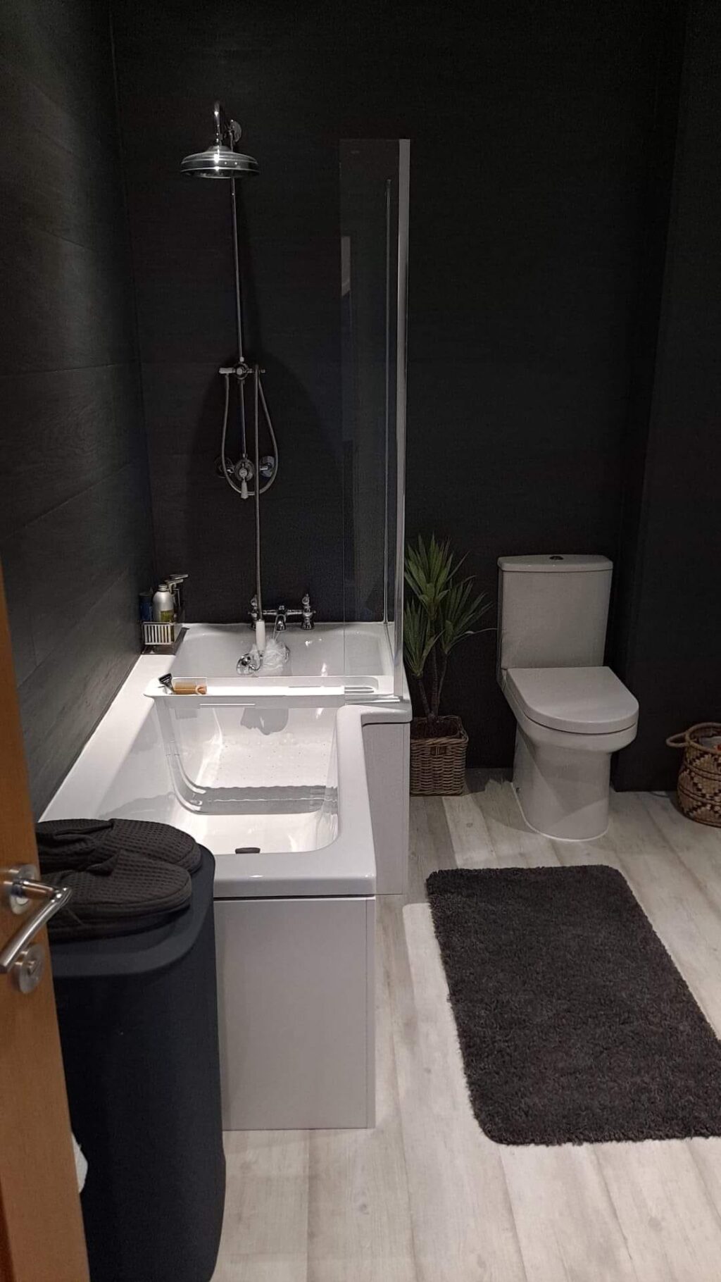 Transform Your Bathroom with Allbright Property Maintenance: Exploring 2025 Bathroom Trends 1 Rainhead shower